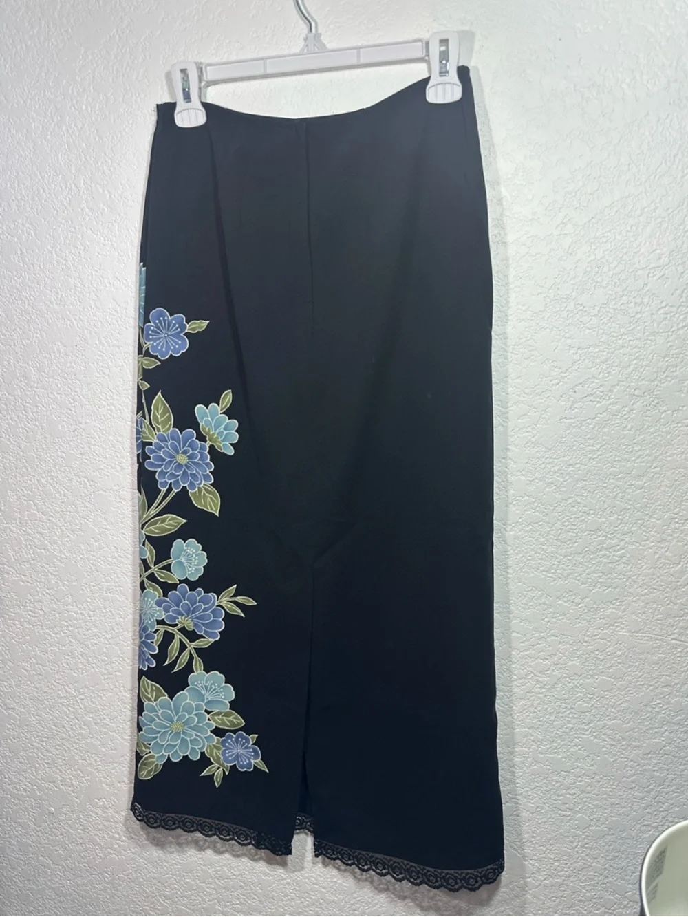 Vintage Euro Black Blue Floral Feminine Skirt with lace‎ trim Size Small